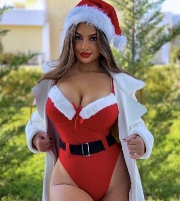 Эскортница Адель (вес: 59 кг) с большой грудью