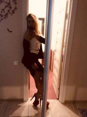 Сексуальная негритянка Лора, закажите онлайн