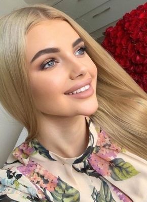 Девушка легкого поведения  Лэйла Арбат с аппетитными формами