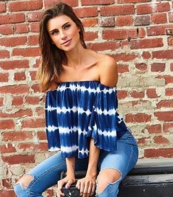 Настя, 23 лет — минет в машине