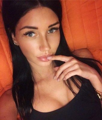 Девушка легкого поведения  Патр с аппетитными формами