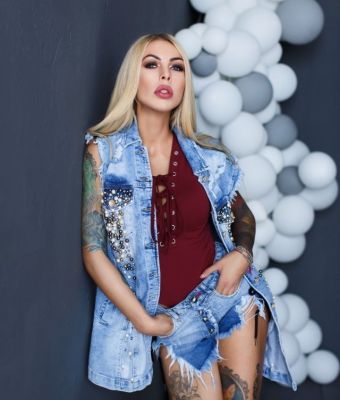 Ирочка, 26 лет — минет в машине