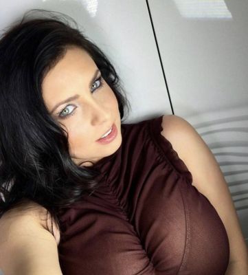 Иришка, 29 лет — госпожа со страпоном