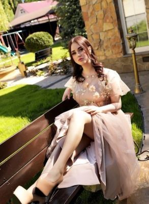 Оля, 31 лет — минет в машине